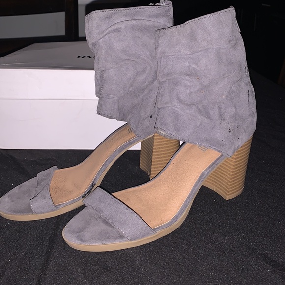 Gray heel with special ankle design. Size 7. A Brash design - Picture 2 of 4